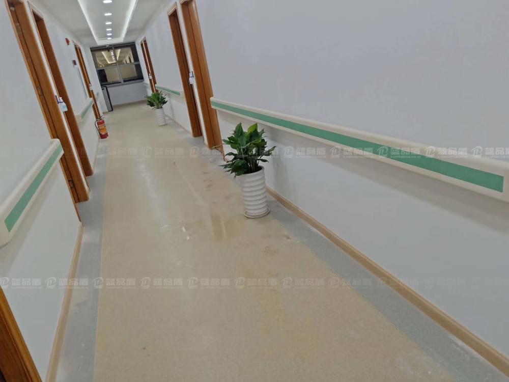 【廣西】南寧市橫縣人民醫(yī)院里的PVC扶手，這個(gè)顏色真的漂亮
