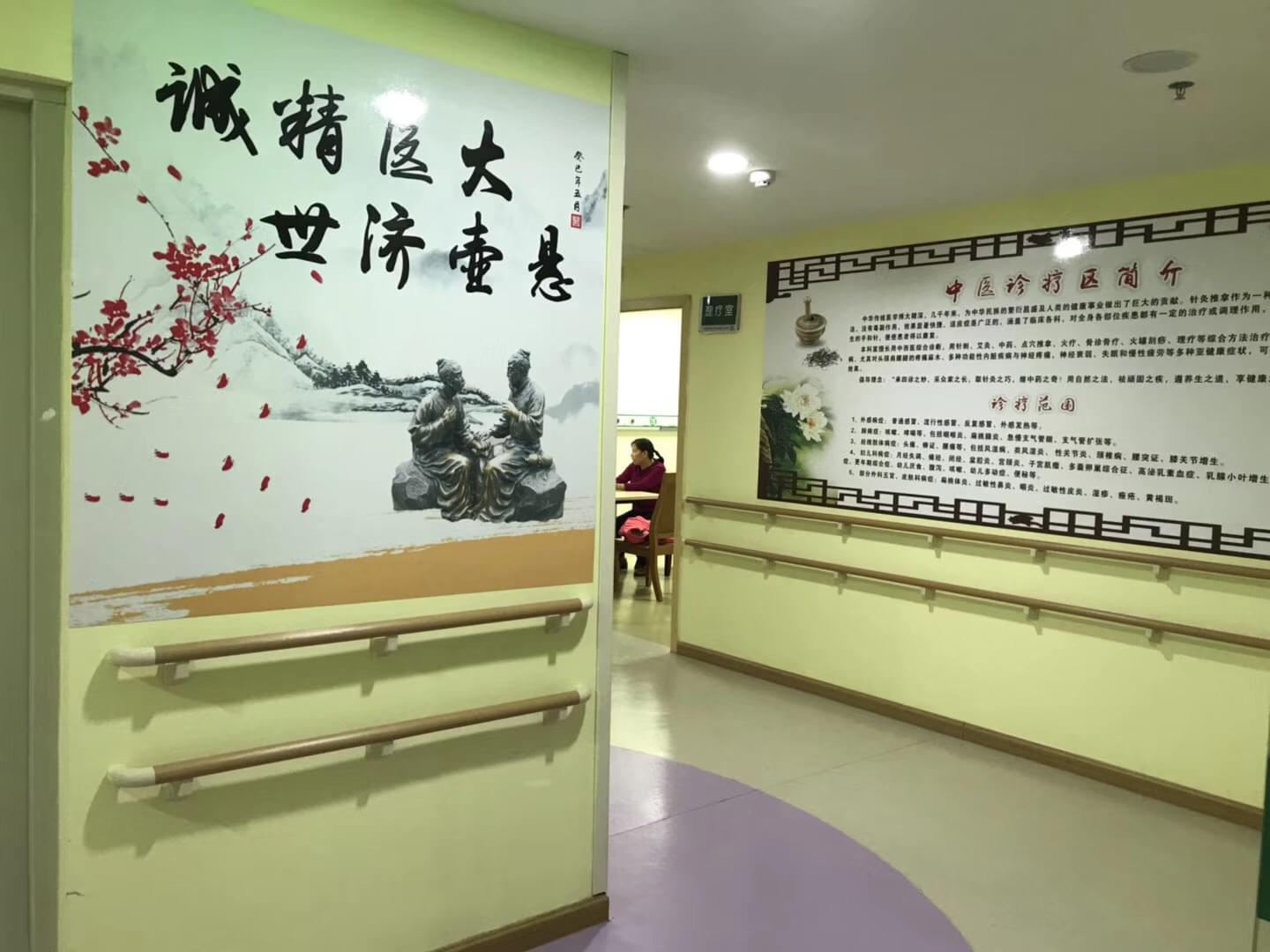 社區(qū)醫(yī)院走廊里的扶手那么漂亮，是哪一款呢？